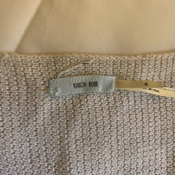 Off-white sweater size small in great condition. - Picture 4 of 4